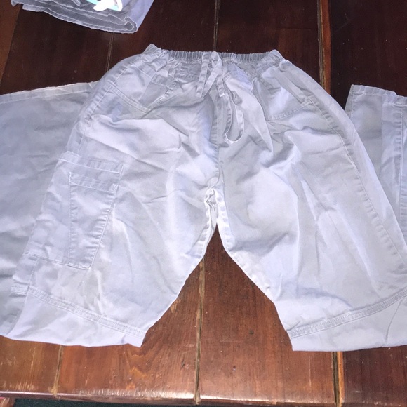 Gray Scrubs Set - Picture 2 of 3